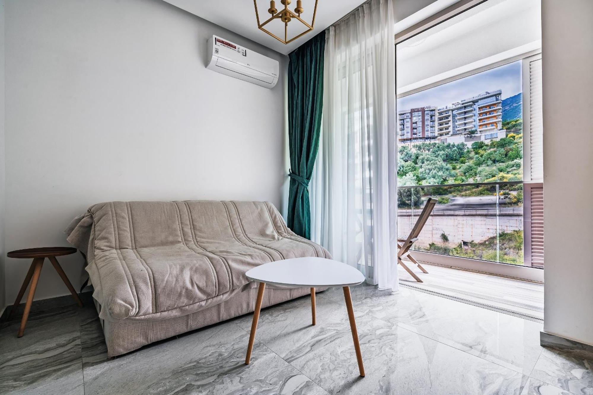 Aura Tower Aparments By In Property Rafailovici Exterior photo